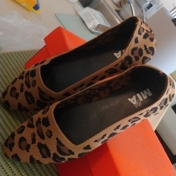 Flats - Picture 2 of 2